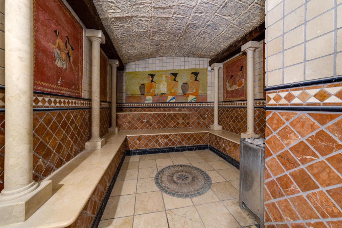 Un baño de Daniya Denia Spa & Business 4*
