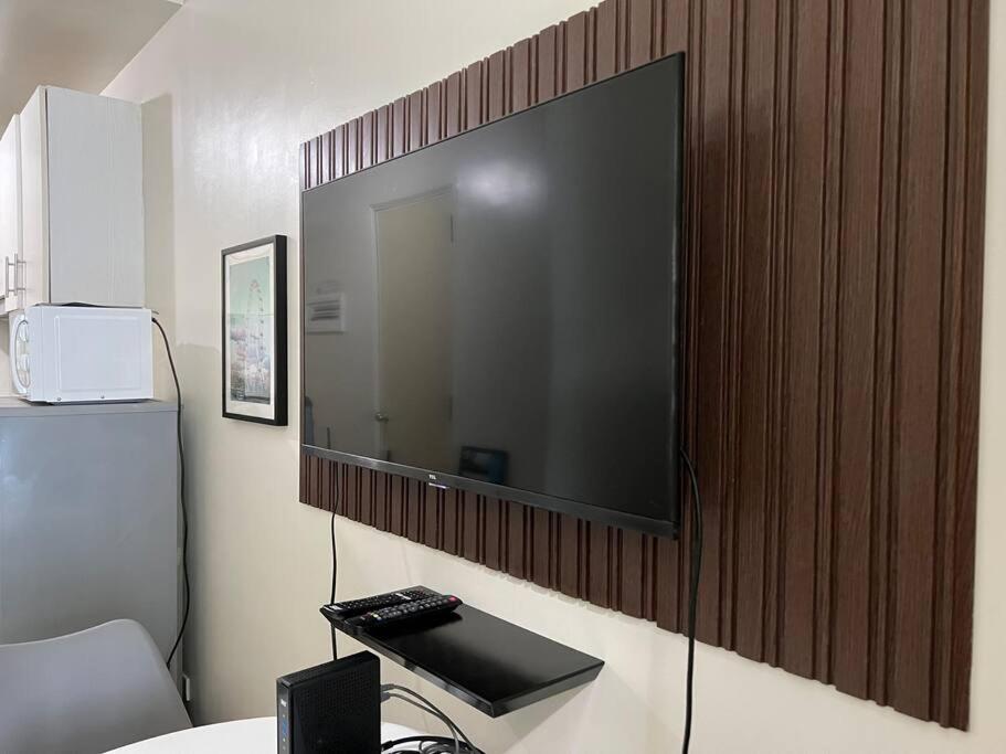 JAZZ Residences - 1 Bedroom with Balcony - Cable, Wifi & Netflix - Housity