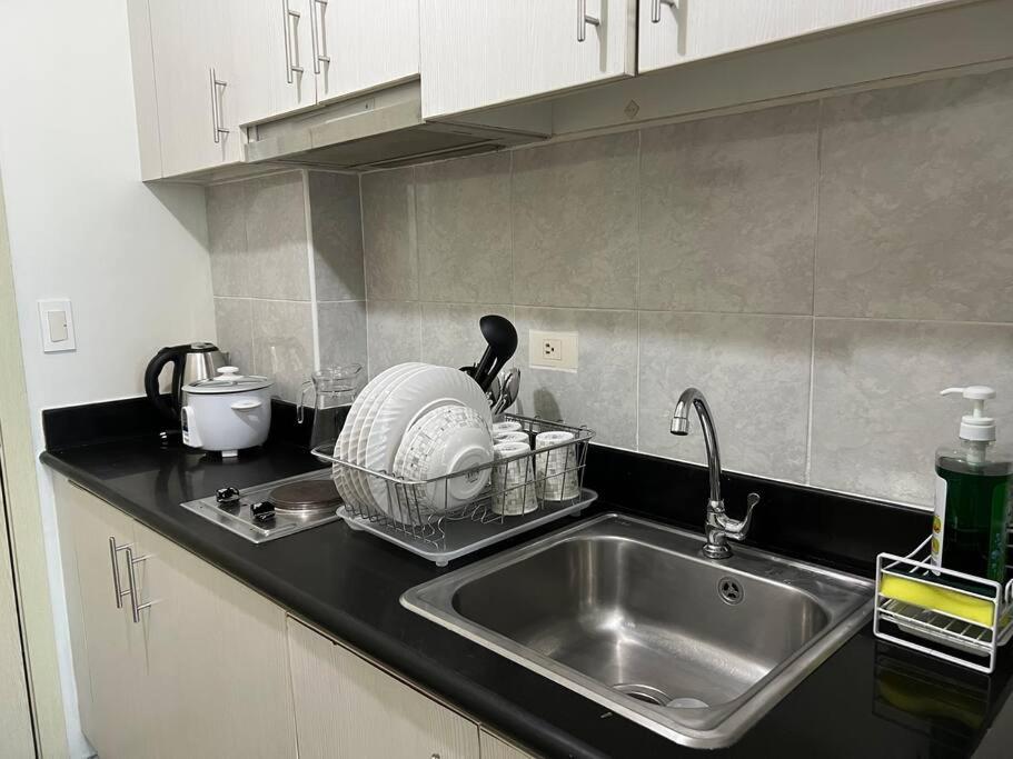 JAZZ Residences - 1 Bedroom with Balcony - Cable, Wifi & Netflix - Housity