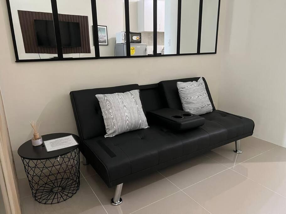 JAZZ Residences - 1 Bedroom with Balcony - Cable, Wifi & Netflix - Housity