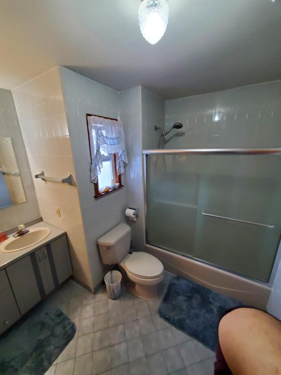 House near NYC with 3BR, 2BA, 2LR, Fpl, Deck/Patio - Housity