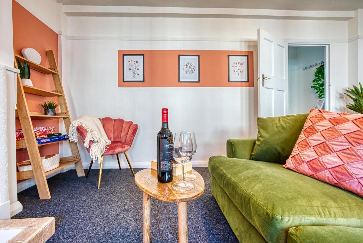 Brewery Loft - 3 Bedroom Bright Spacious apartment in the centre of town, Wifi, Netflix - Housity