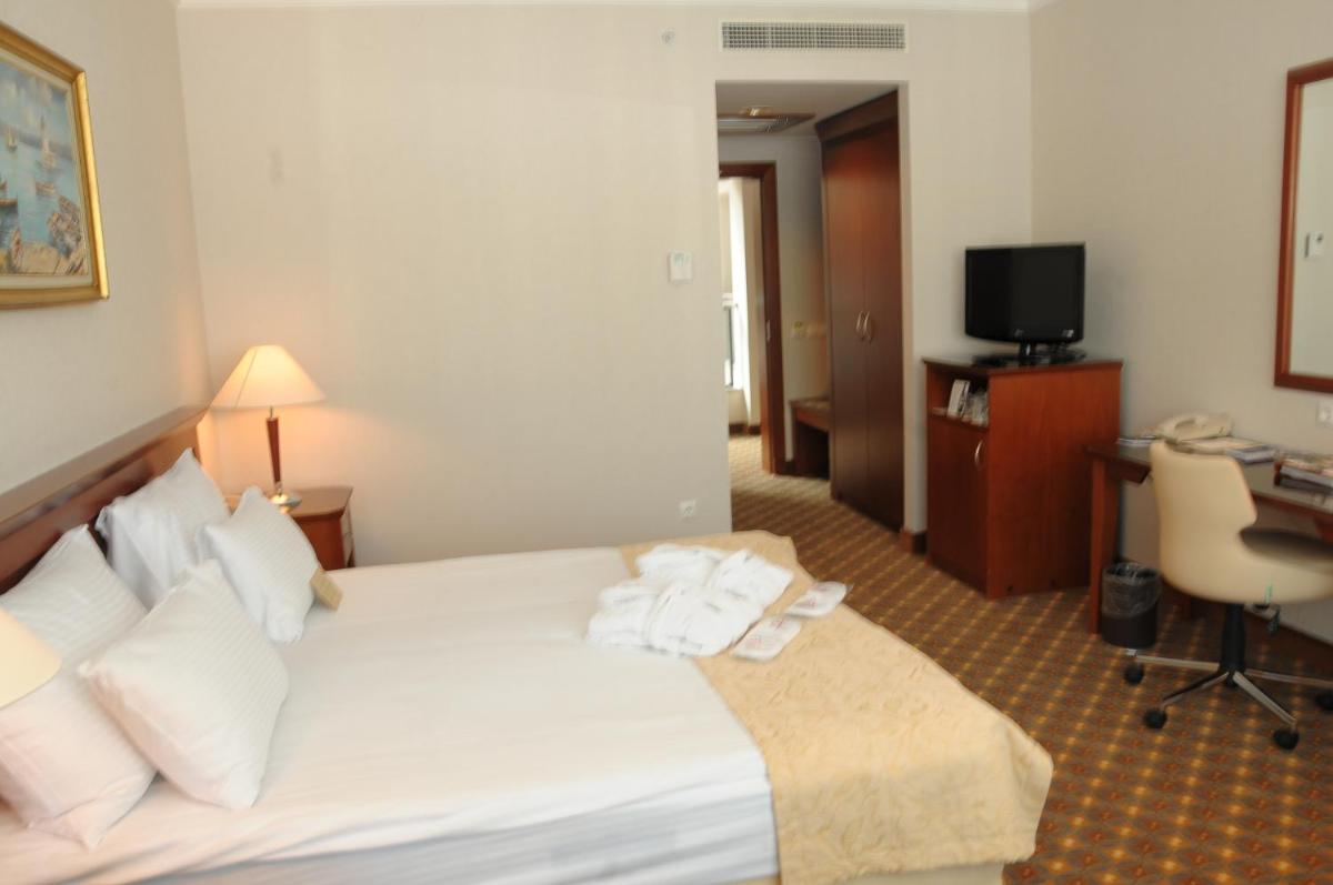 Hotel Midi - Housity
