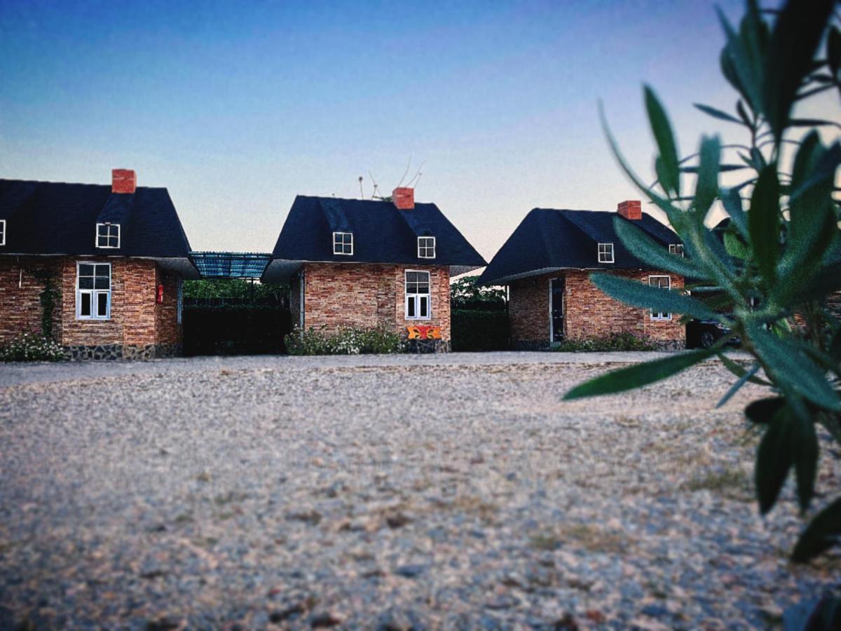 Maze Pool Villa Resort - Housity