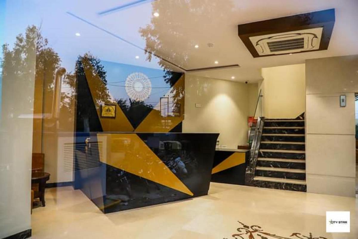 City Star Hotel By WB Inn - Housity