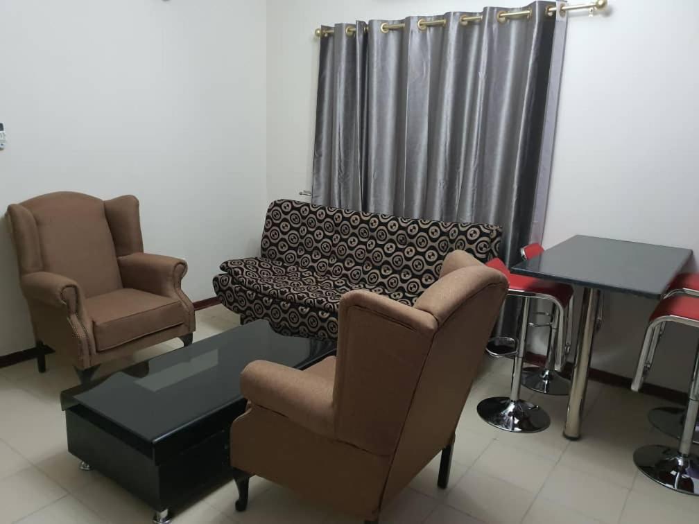 Clear Gold Apartment - Housity