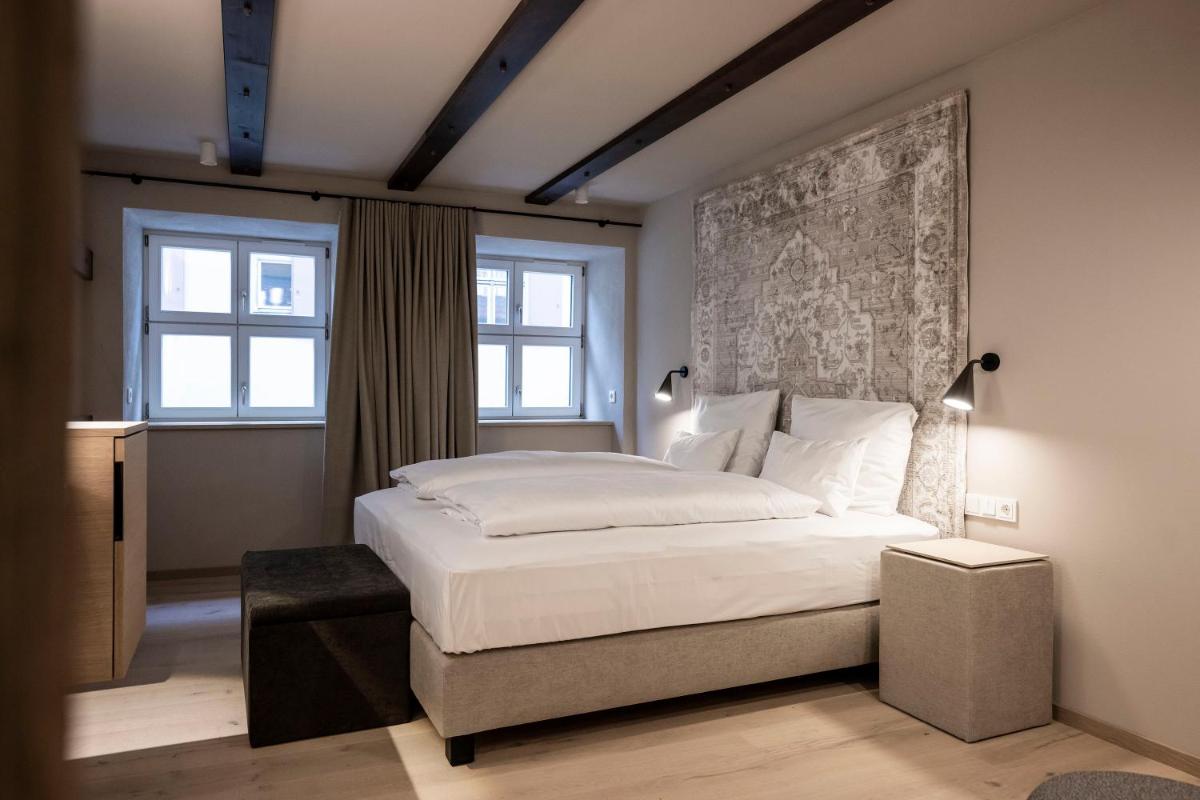 Ein Bett oder Betten in einem Zimmer der Unterkunft HOTEL & SPA Goldene Rose