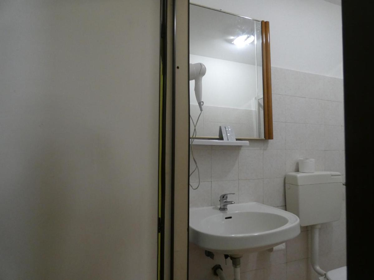 Rose Village Guest House - Housity