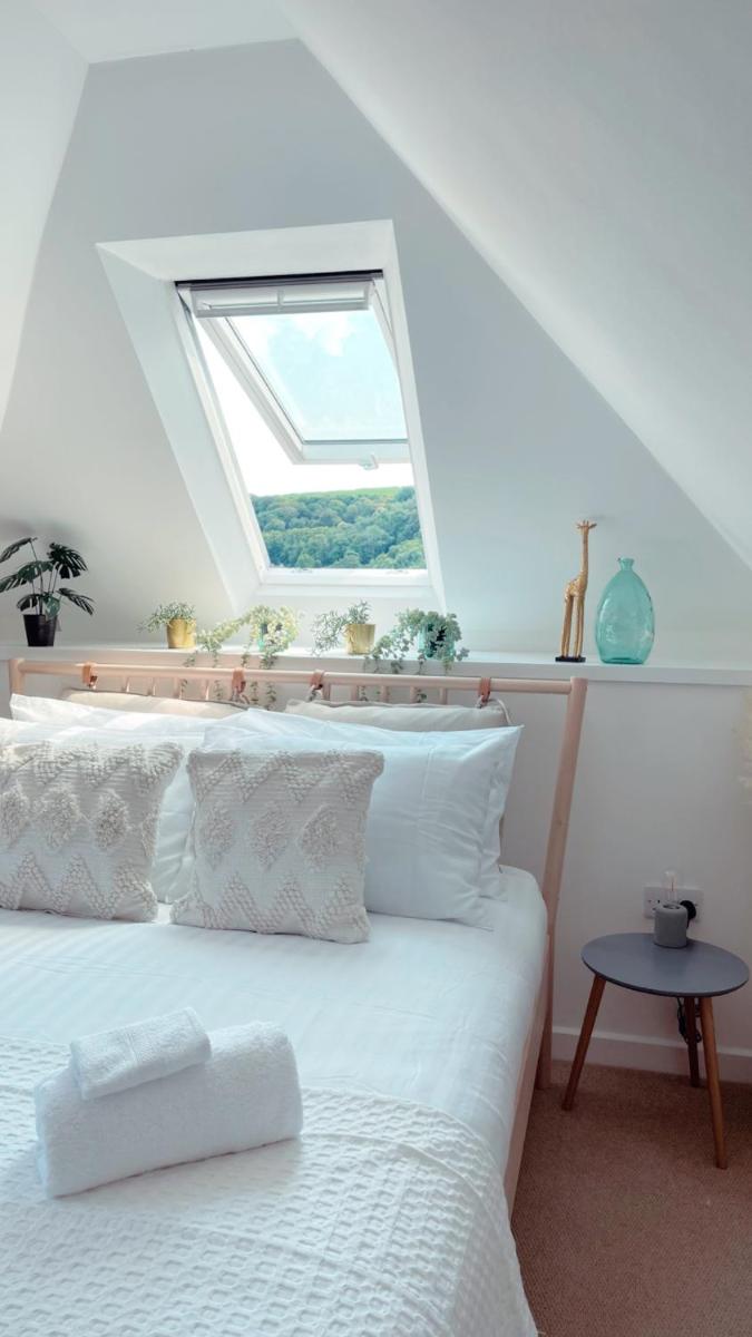 Seapink, Kingsand; luxury Cornish cottage with seaviews, bbq & paddleboards - Housity