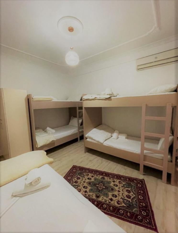 Suitetrails - All Stars Hostel in Tiranë