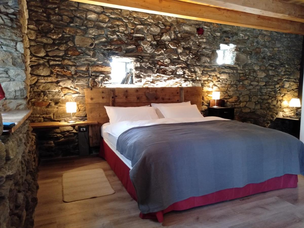 Nuit a Pleiney - Housity