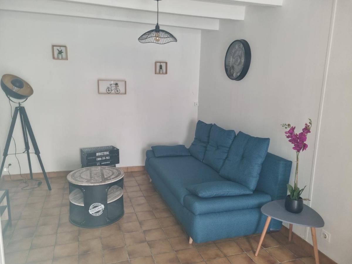 Jolie petite maison dans village fortifié - Housity