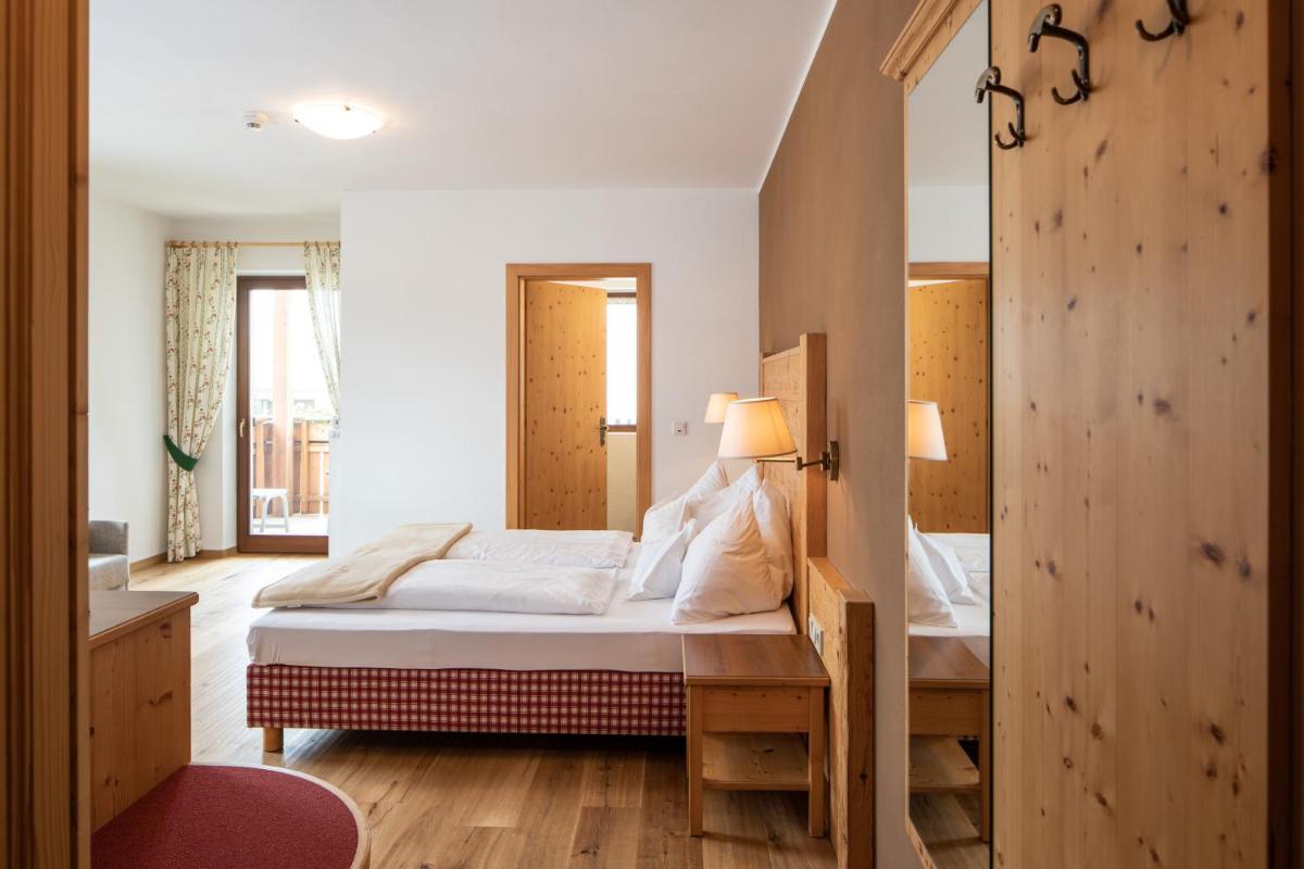 Hotel Falken - Housity