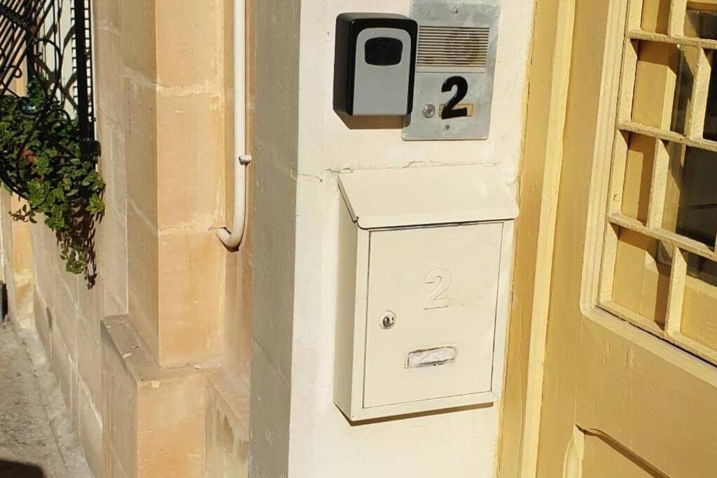 Suitetrails - Valletta Apartment with Harbour Veiw
