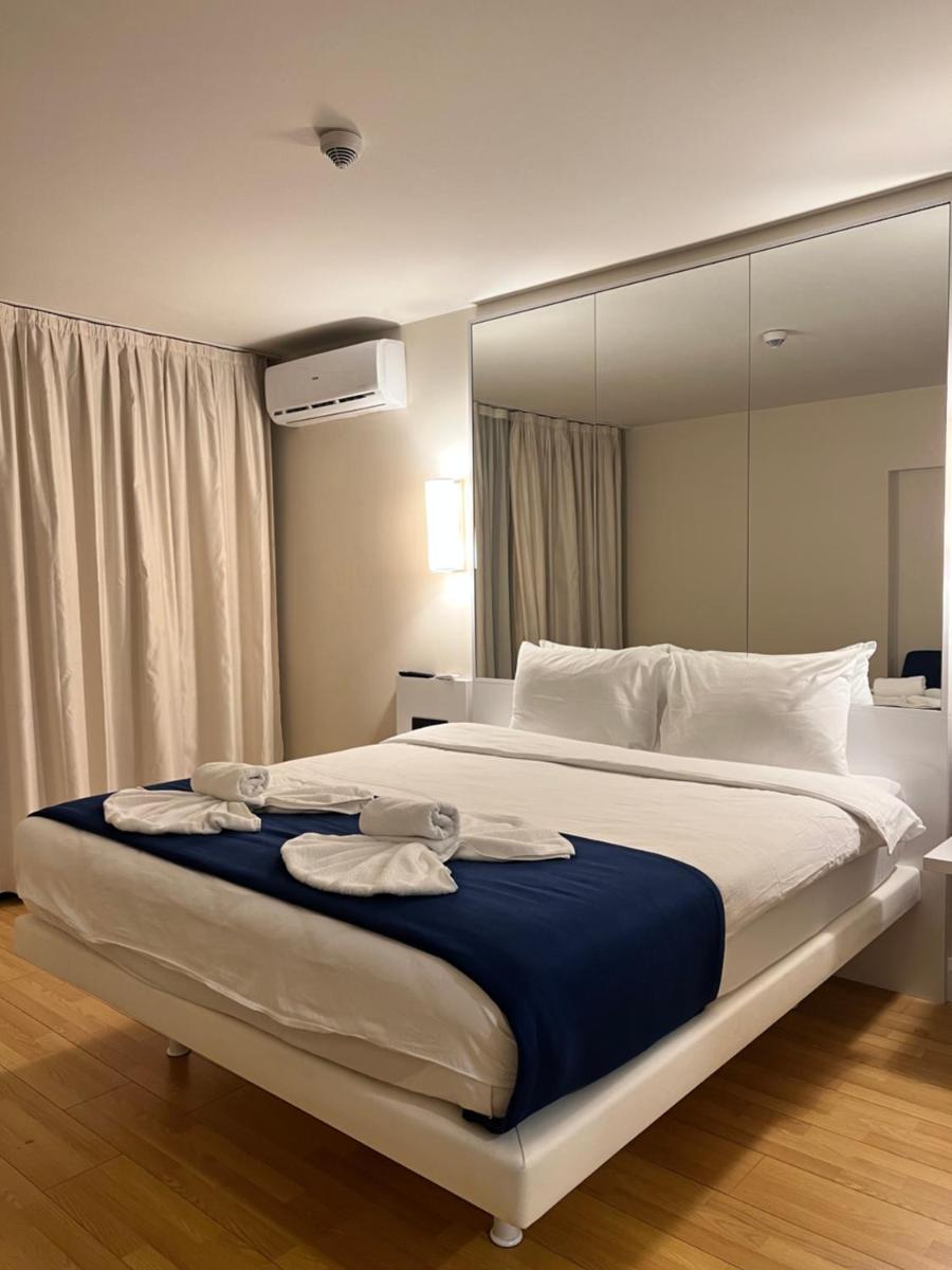 Wonderful Views And Comfy Space Floor 21 - Housity