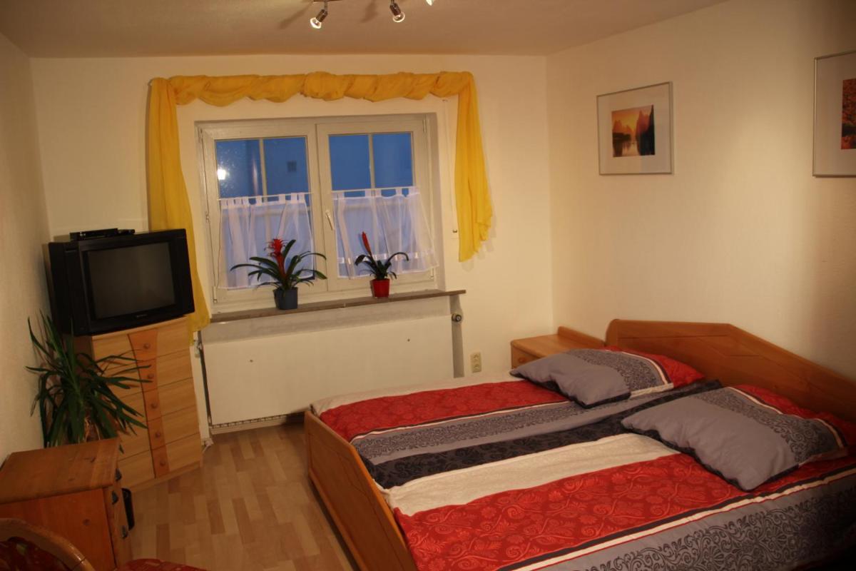 Ferienwohnung mit 4 Schlafzimmer für 2 bis 9 Gäste----Apartment with 4 bedrooms for 2 to 9 guests - Housity