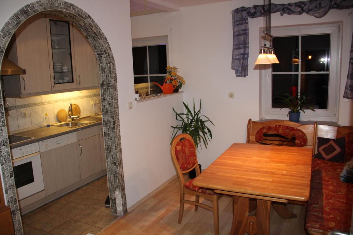 Ferienwohnung mit 4 Schlafzimmer für 2 bis 9 Gäste----Apartment with 4 bedrooms for 2 to 9 guests - Hizvo