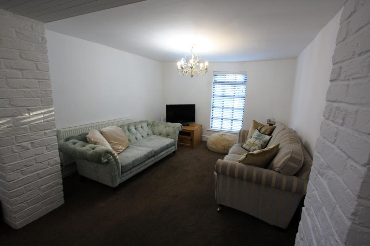Lymm Cottage - Housity
