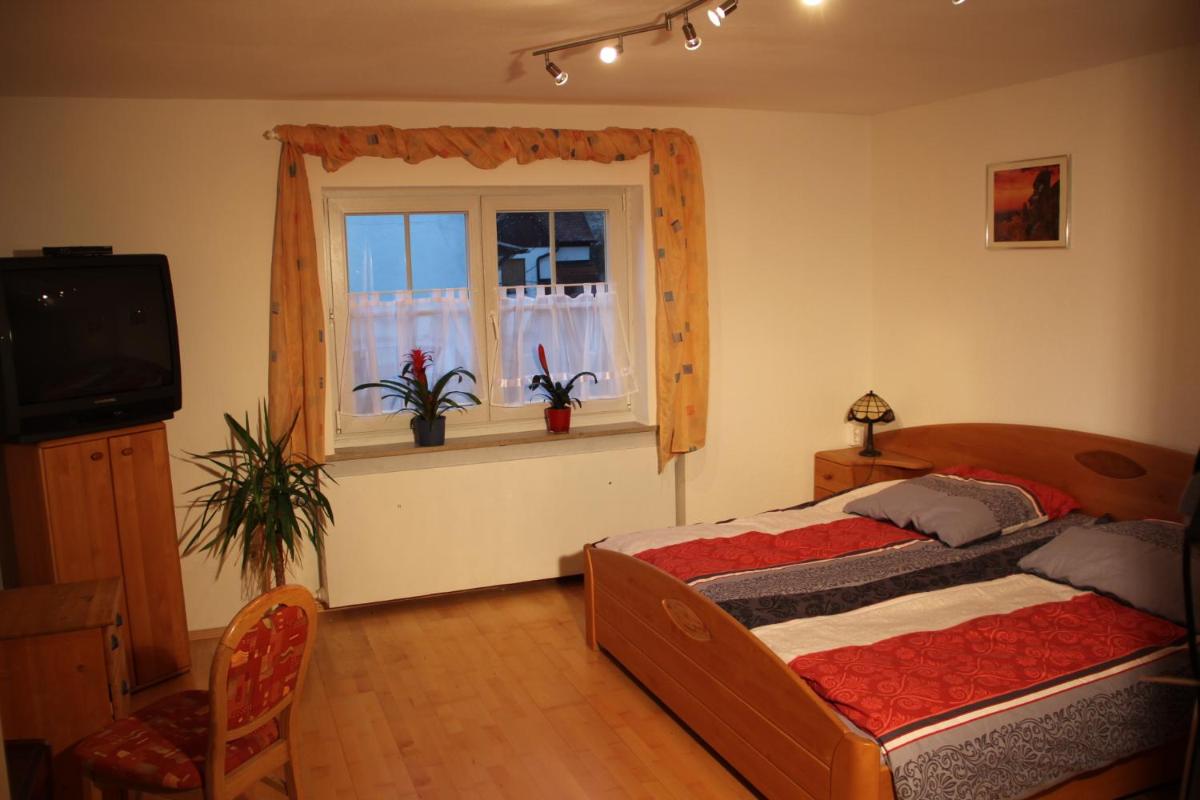 Ferienwohnung mit 4 Schlafzimmer für 2 bis 9 Gäste----Apartment with 4 bedrooms for 2 to 9 guests - Housity
