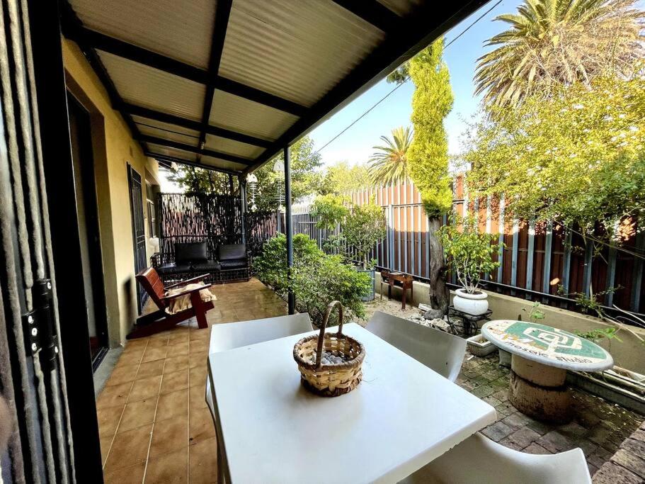 Stunning 2 bedroom house with Entertainment Space - Housity