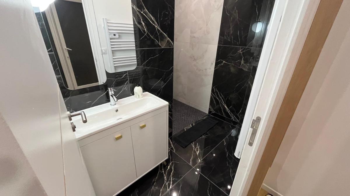 Appartement Luxe Jaune - Housity