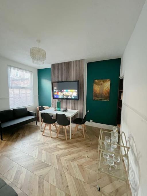 City centre terrace town house - Housity