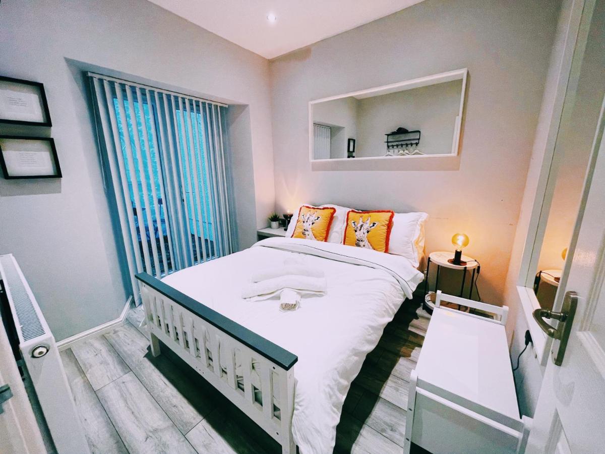 Bristol City Stays - Harbourside Apartments - Housity