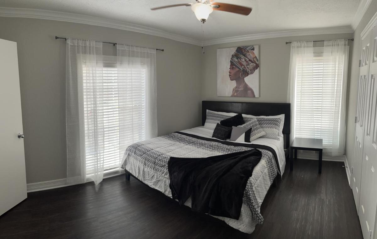 Cozy houston Getaway 1 bed 1 bath - Housity