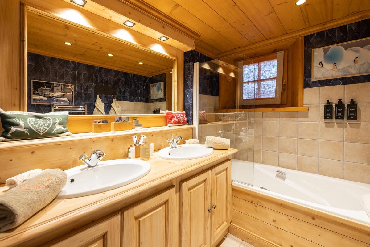 Salle de bains dans l'établissement Magic Megève Bois