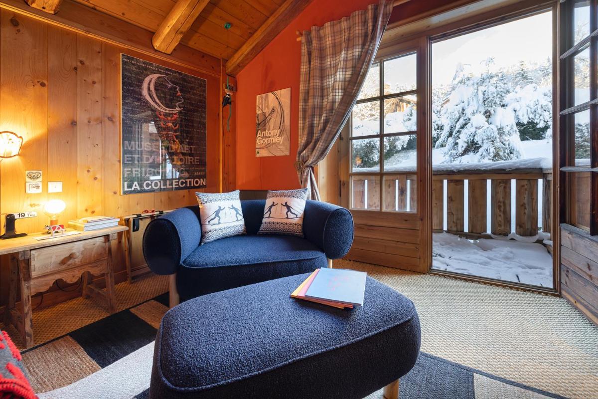 Coin salon dans l'établissement Magic Megève Bois