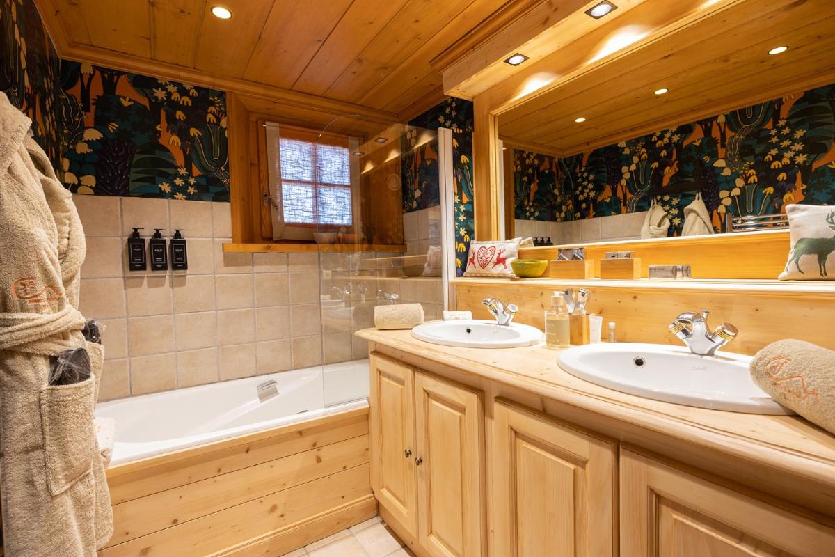 Salle de bains dans l'établissement Magic Megève Bois