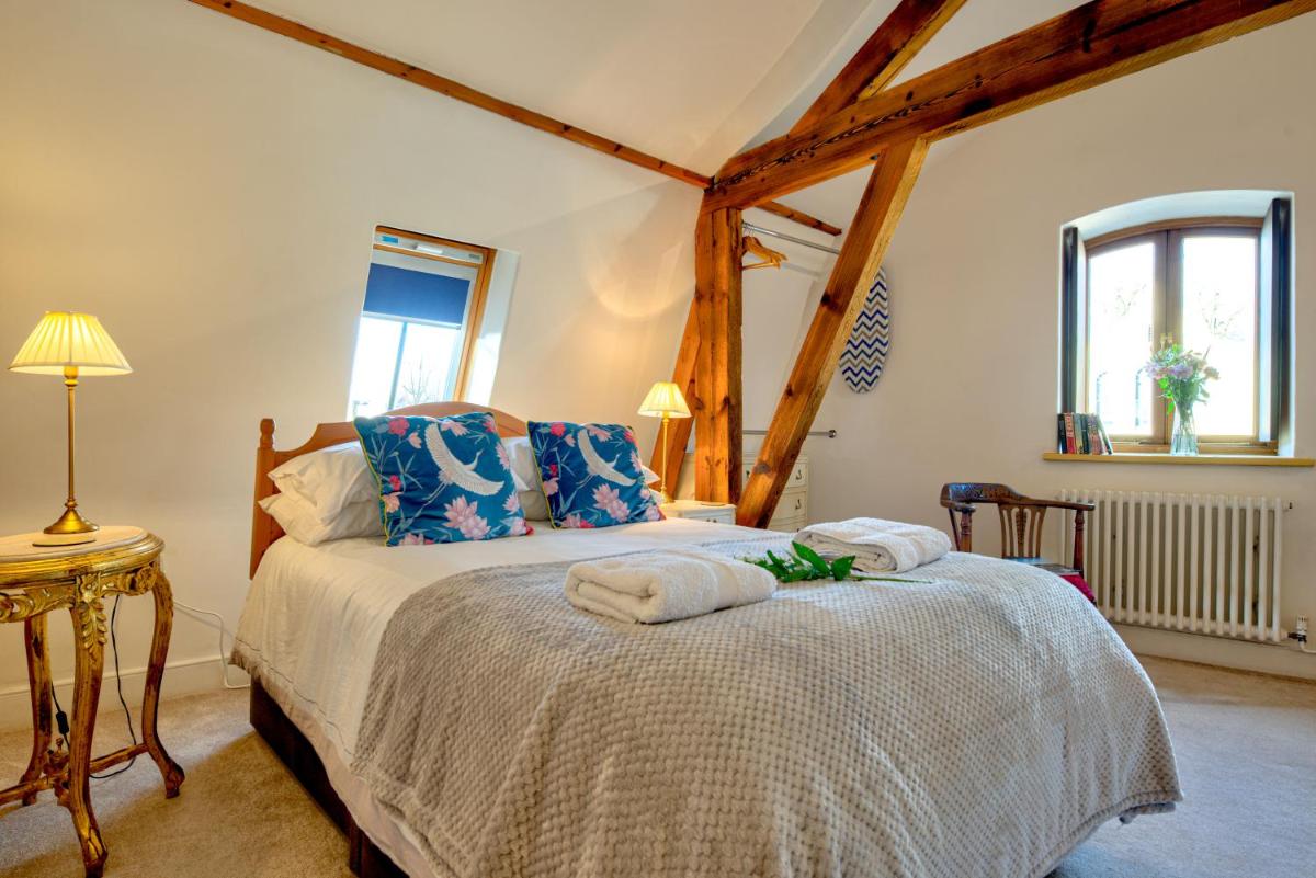 Central Studio Suite - Modern Stay with Free WiFi - Housity