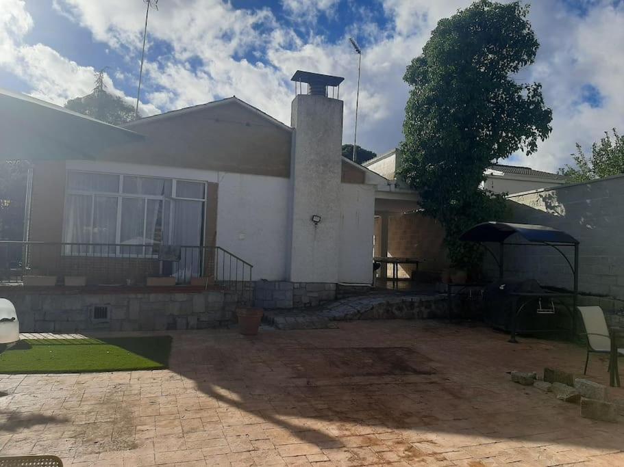 Casa de campo con piscina y barbacoa - Housity