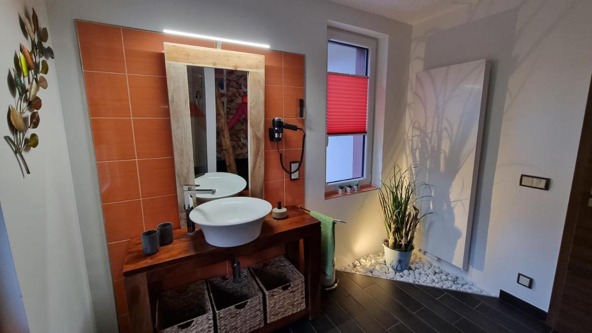 Ferienhaus Rehblick - direkt in der Natur, mit Lesezimmer und zwei Terrassen - Housity