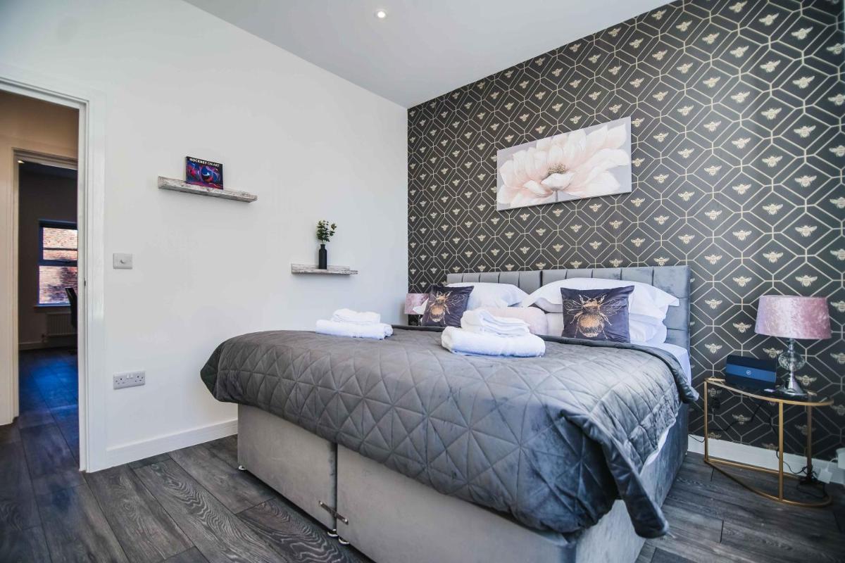York Crescent Apartments - Housity