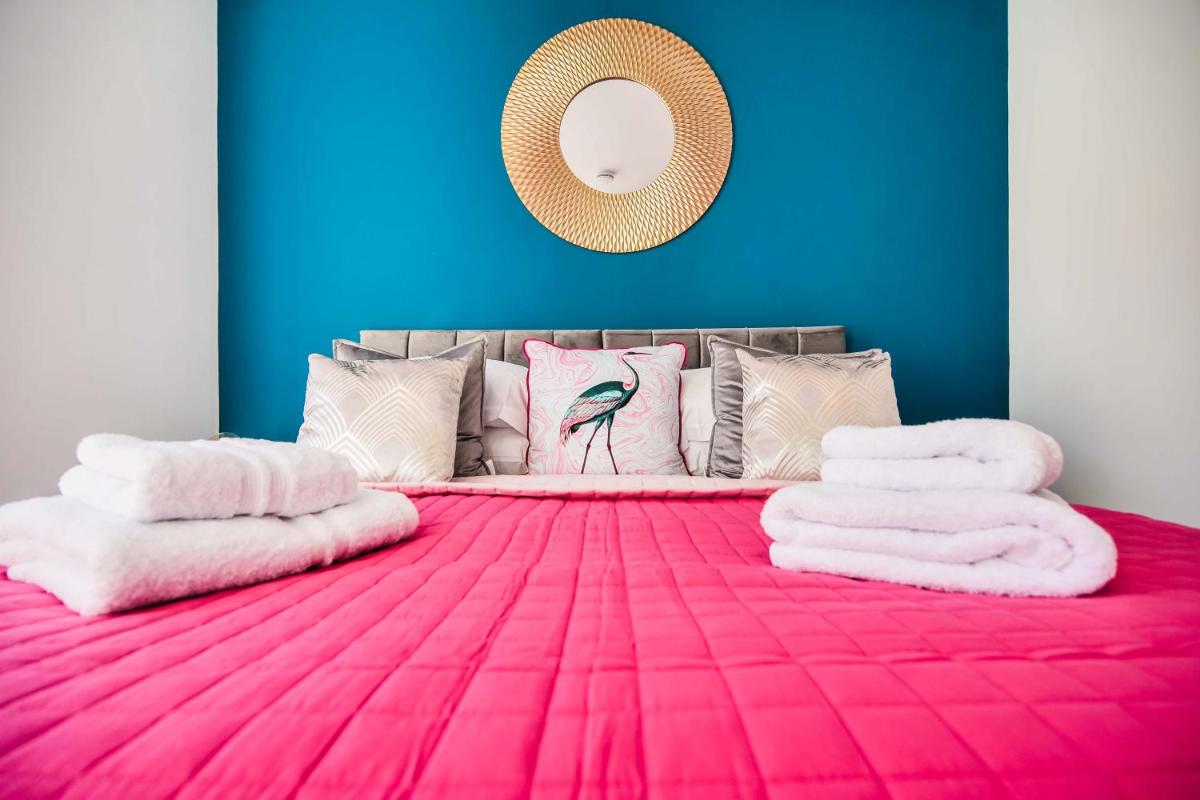 York Crescent Apartments - Housity