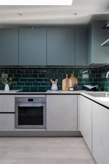Cozy Leyton House with Garden and Small Terrace - Housity