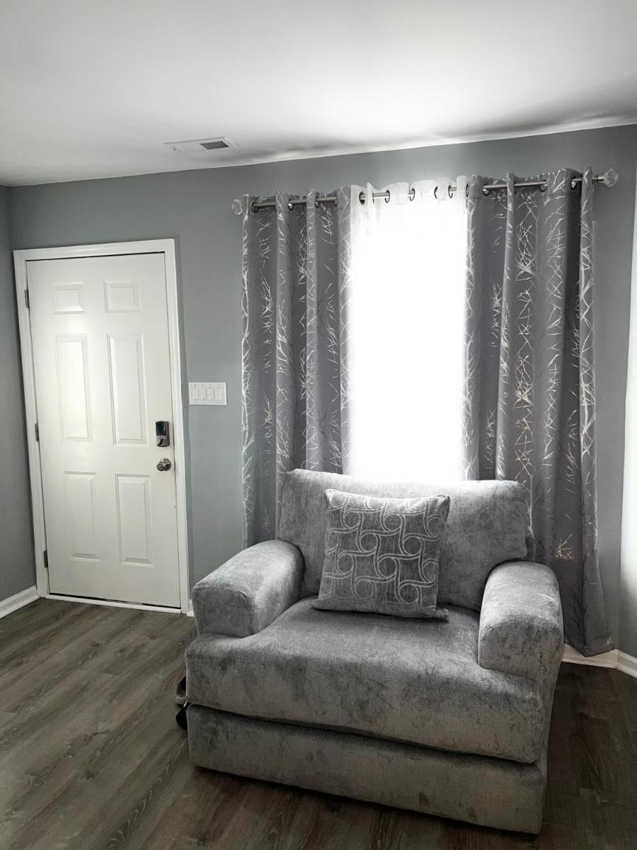 Luxury Townhome Jacksonville, NC - Housity