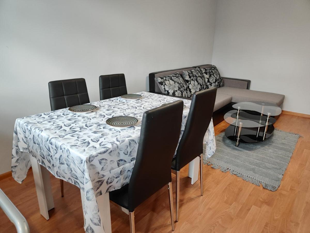 Uiutno ktche v gr pravets - Housity