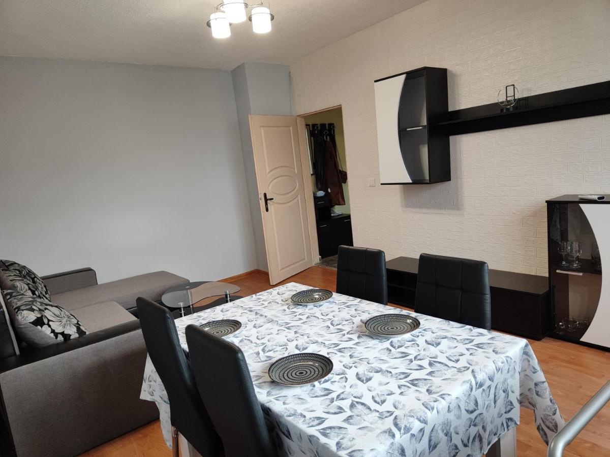 Uiutno ktche v gr pravets - Housity