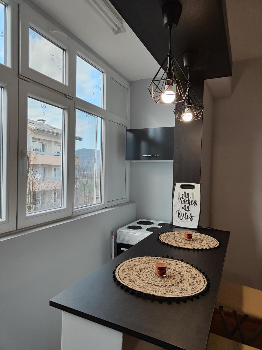 Uiutno ktche v gr pravets - Housity
