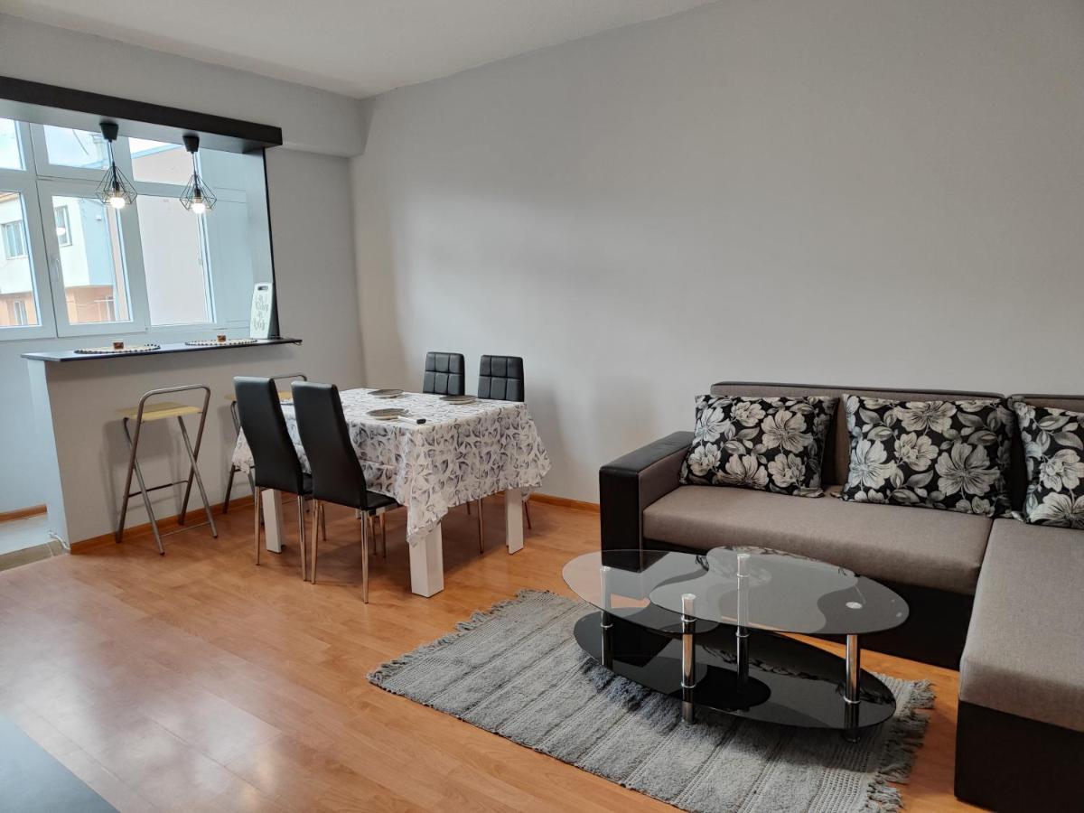 Uiutno ktche v gr pravets - Housity