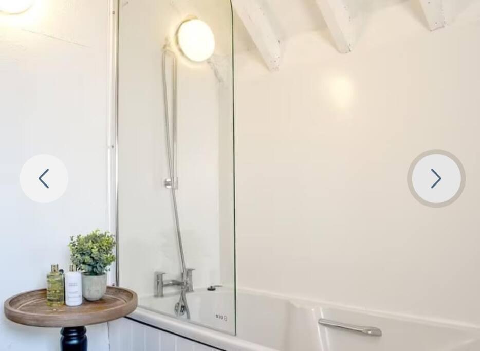 Inglenook Cottage, The Cotswolds - Housity