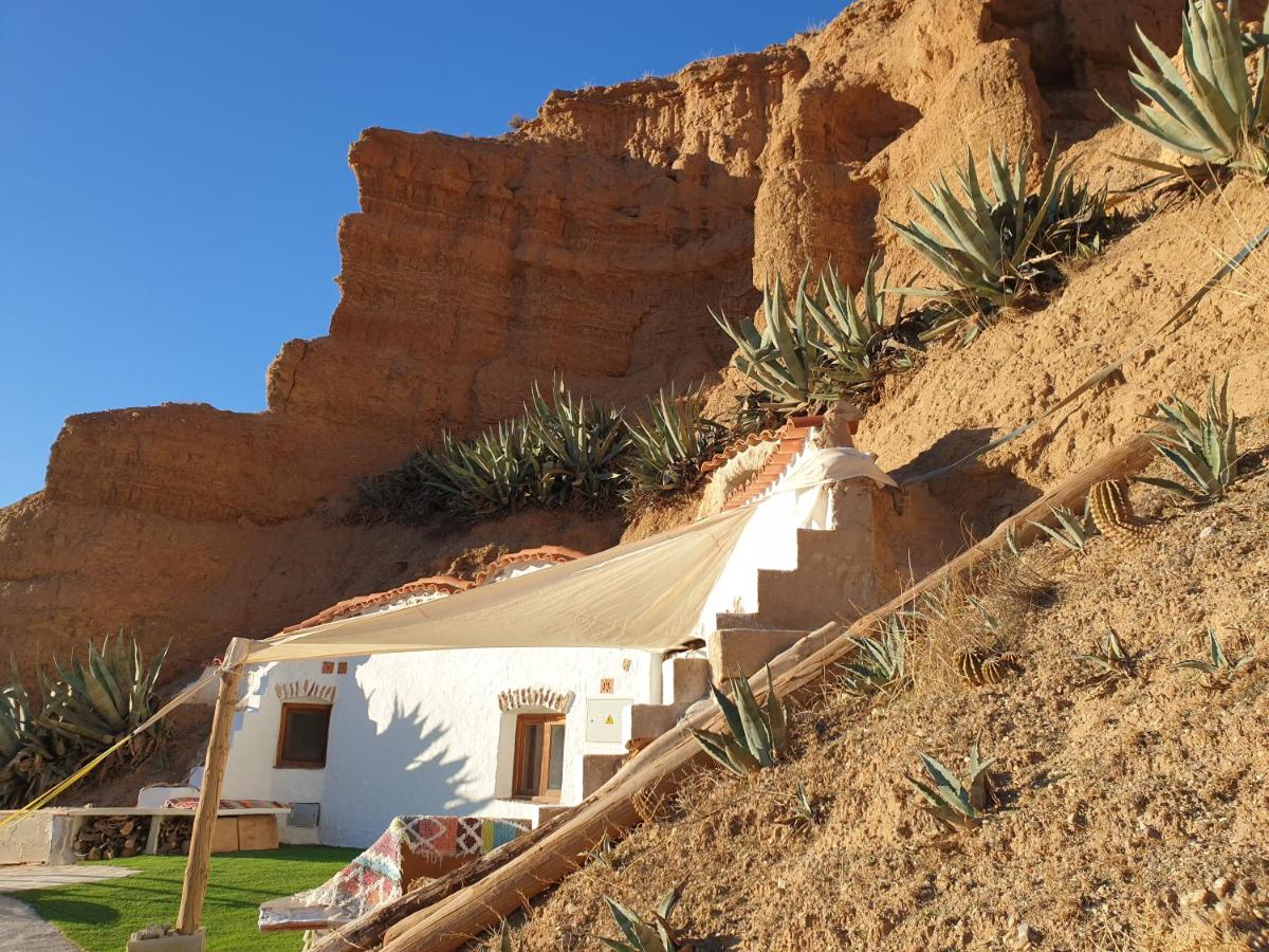 Creatively designed CaveHouse with jacuzzi - Housity