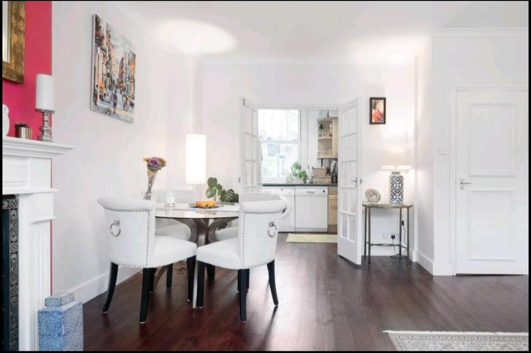 Stylish room with private bath and terrace in centrally located Clapham - Housity