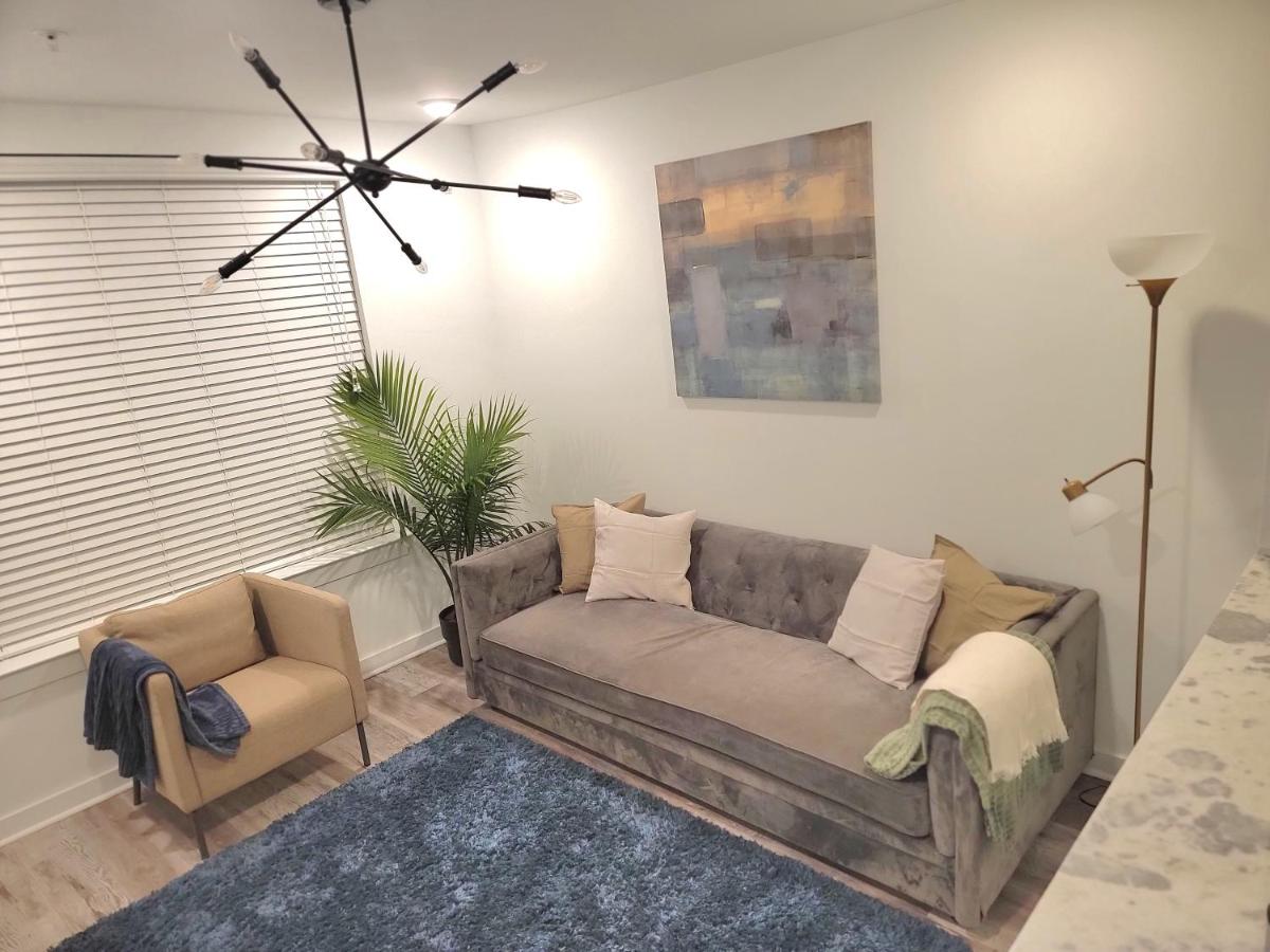LUXURY 1BRMAPT with SKYLINE ROOFTOP ACCESS - Housity