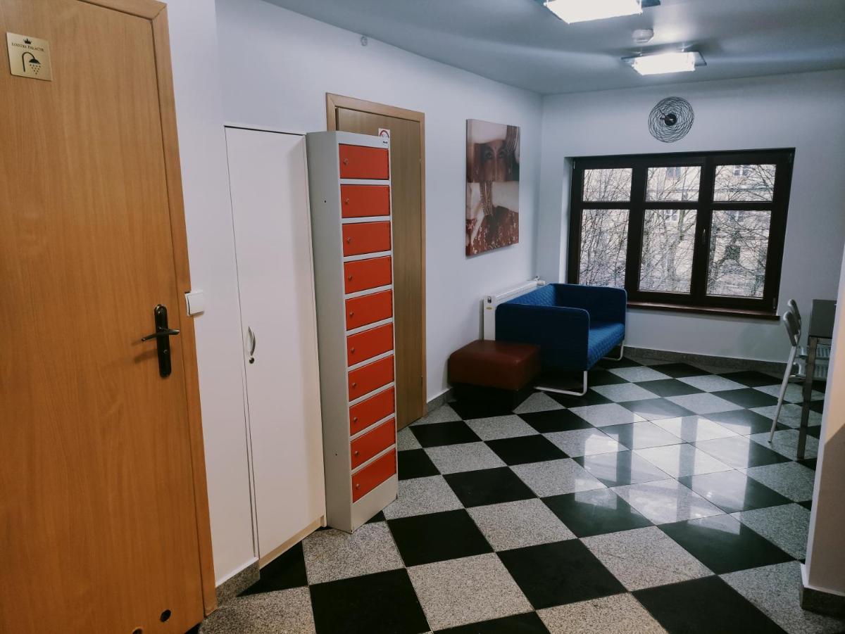Łódzki Pałacyk - Pokoje hostelowe - Housity
