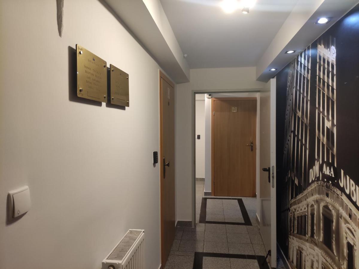Łódzki Pałacyk - Pokoje hostelowe - Housity