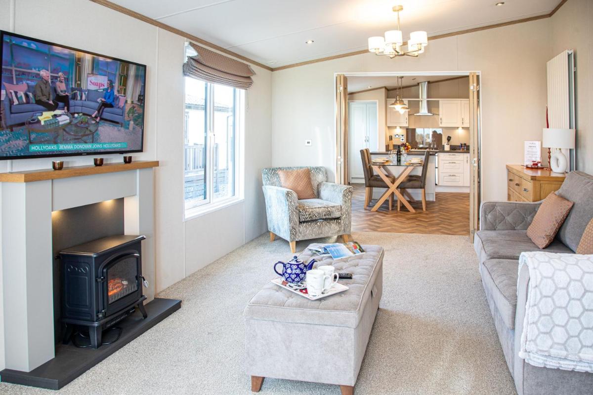 Stewarts Resort Lodge 27 - Housity