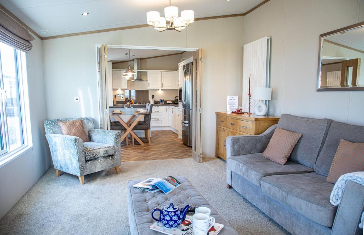 Stewarts Resort Lodge 27 - Housity